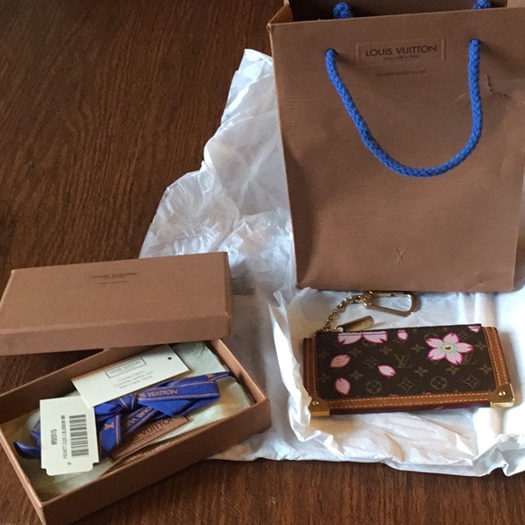Rare! Louis Vuitton Cherry Blossom (keychain) - Picture 5 of 5